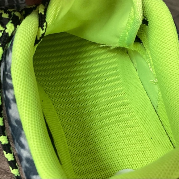 Nike Roshe Run Women’s Black and Gray Sneakers  Camouflage Design neón Yellow 5 - Picture 13 of 13